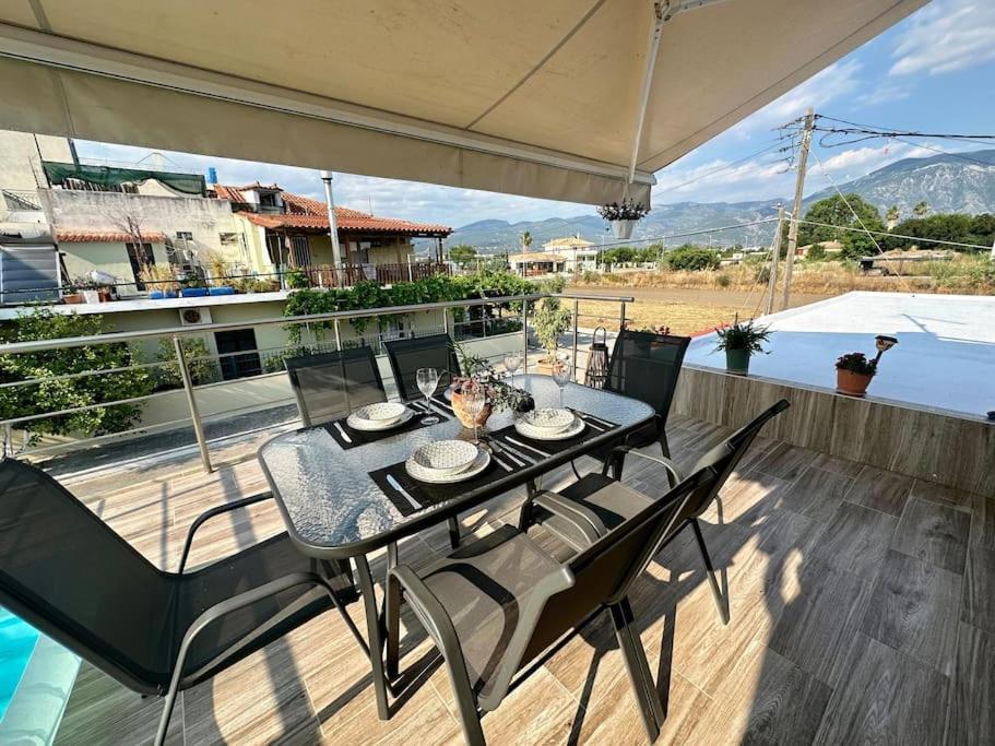 Red Harmony By The Sea Pool And Balcony Apartamento Calamata Exterior foto