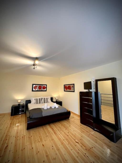 Red Harmony By The Sea Pool And Balcony Apartamento Calamata Exterior foto