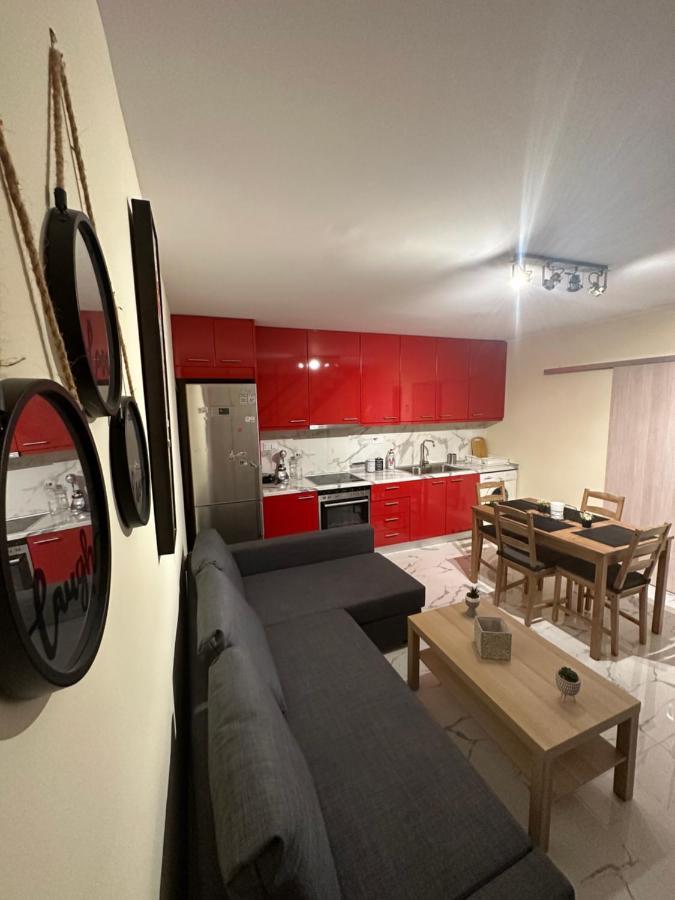 Red Harmony By The Sea Pool And Balcony Apartamento Calamata Exterior foto