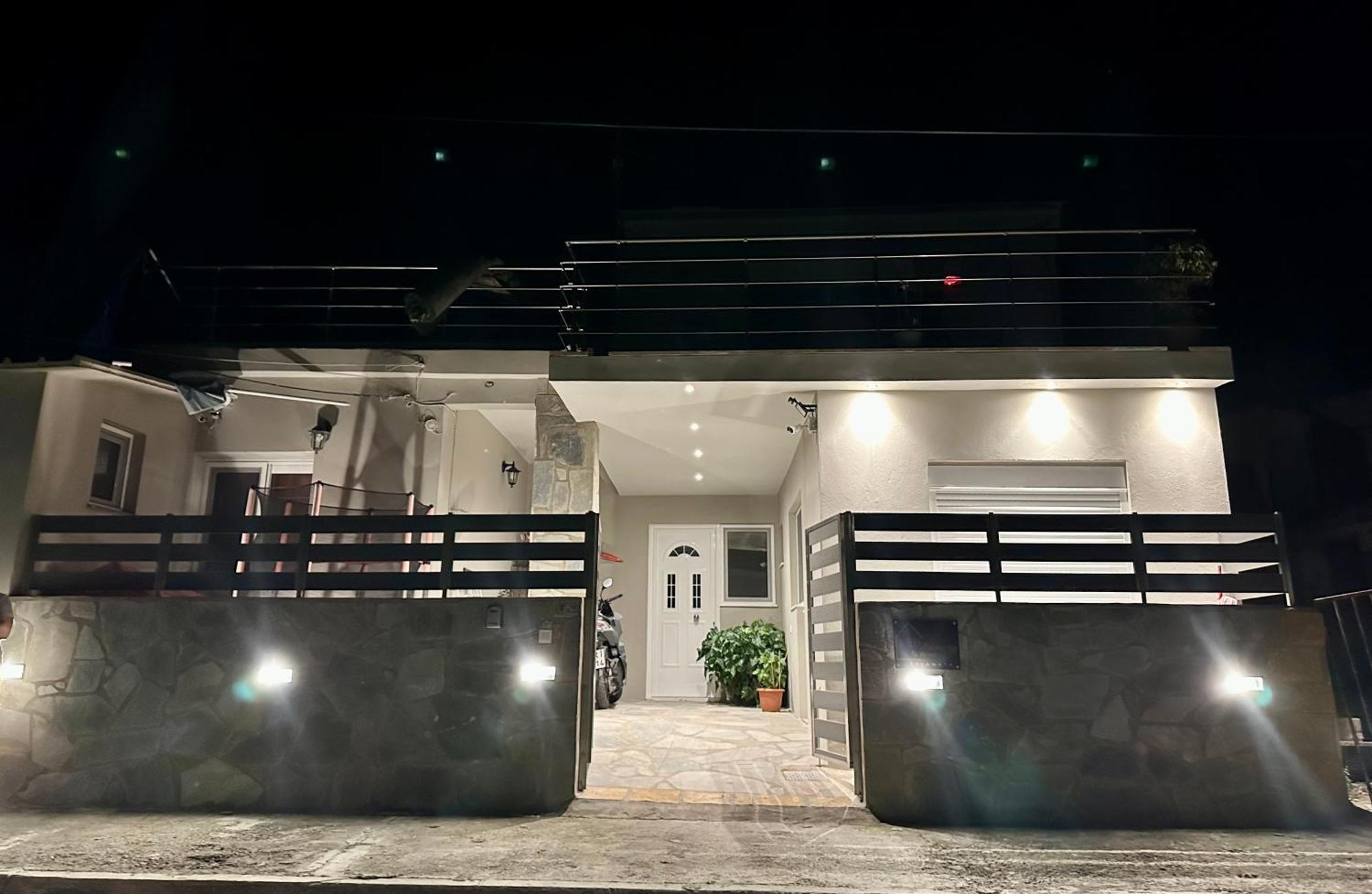 Red Harmony By The Sea Pool And Balcony Apartamento Calamata Exterior foto